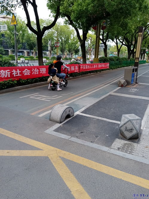 【百姓呼聲】交通路全段地樁屢遭破壞 公共設施成“化妝品”隨意涂抹？